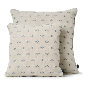 LAZE sierkussen 'Clover' beige met blauw - diverse maten